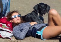 Todo el país se vio envuelto en la fiebre del eclipse, cuando este lunes se pudo observar el primero de estos fenómenos naturales en casi un siglo. Aquí...