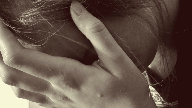 NL investiga video sexual de maestra y presunto menor