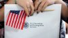 Ciudadanía para trabajadores esenciales: presionan a Biden para legalizar a este grupo de inmigrantes