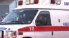 Ambulancia se vuelca cerca de entrada de hospital y deja atrapados a dos paramédicos