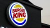 Multan a propietarios de franquicias de Burger King y Popeyes en Mass. por violar leyes laborales