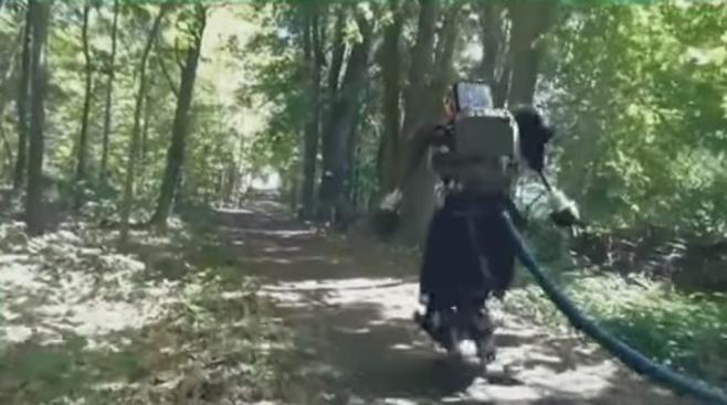 Boston-Dynamics-Atlas-Robot-outside