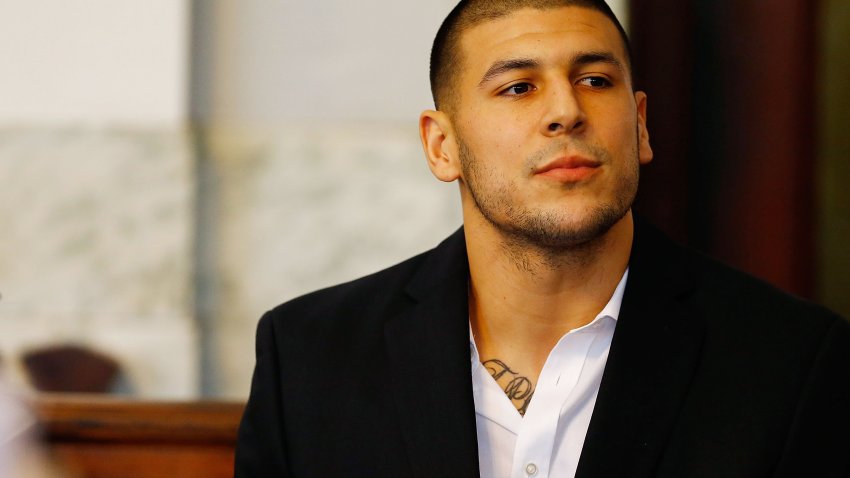 Crece controversia por documental de Aaron Hernandez
