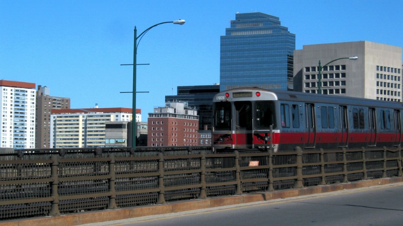 TLMD-MBTA-Boston-tren-linea-roja-shutterstock_228008