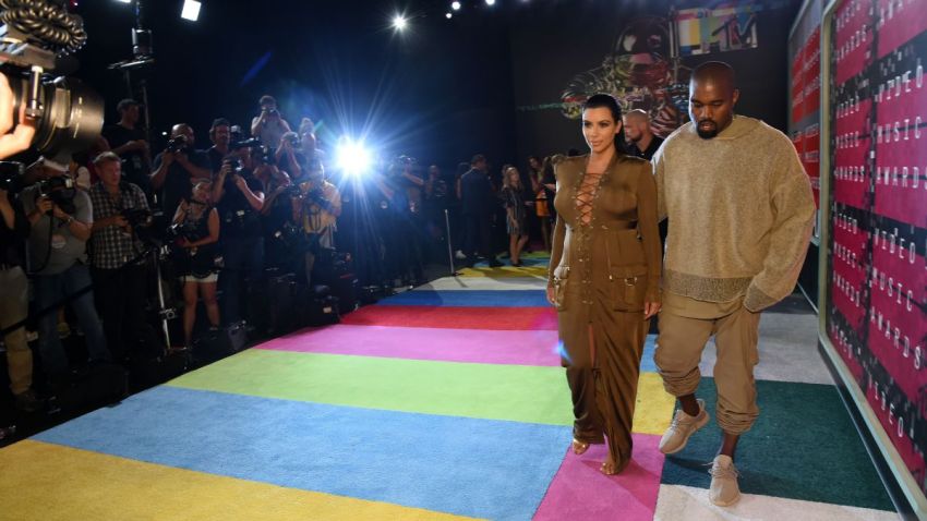 TLMD-kim-kardashian-kanye-west-premios-mtv-2015-Getty-Images-485984368