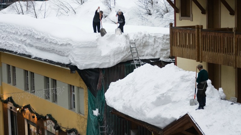 TLMD-remocion-nieve-techo-shutterstock-41834506