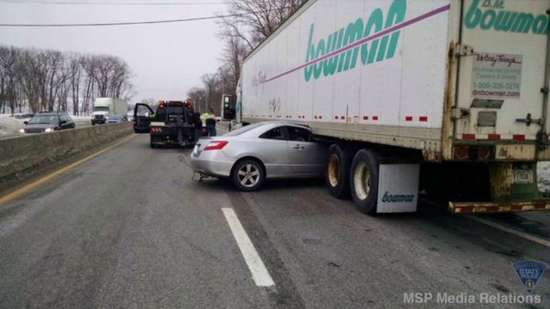 TLMD-sutton-146-incrustado-en-camion-febrero-12-2015