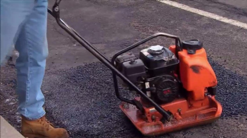 Workers_Fix_Roads_in_Stamford_After_Topsy_Turvy_Winter.jpg