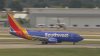 Azafata de Southwest Airlines se habría fracturado la espalda en aterrizaje forzoso