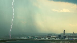 logan-boston-thunderstorm-lightning