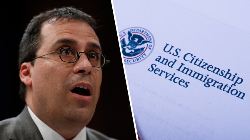 main-renuncia-jefe-USCIS-getty-shutterstock