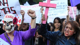 Mujeres protestan por violencia de género
