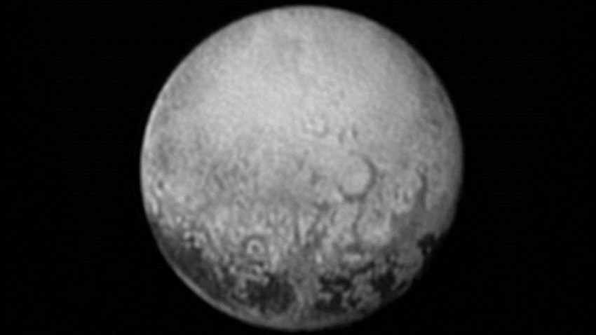 pluton-manchas-extranas