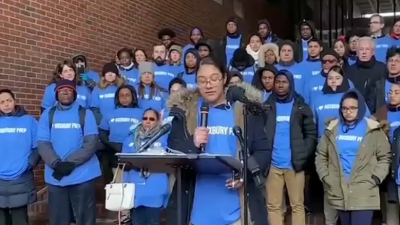 Protesta multitudinaria de estudiantes frente a Alcaldía de Boston