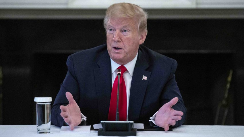 Trump dice que la vacuna contra el coronavirus estaría lista para finales del año
