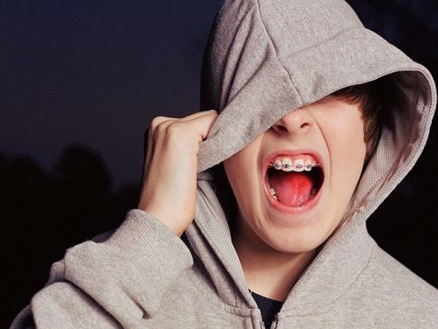 tlmd_teen_with_hoodie_636_484x363