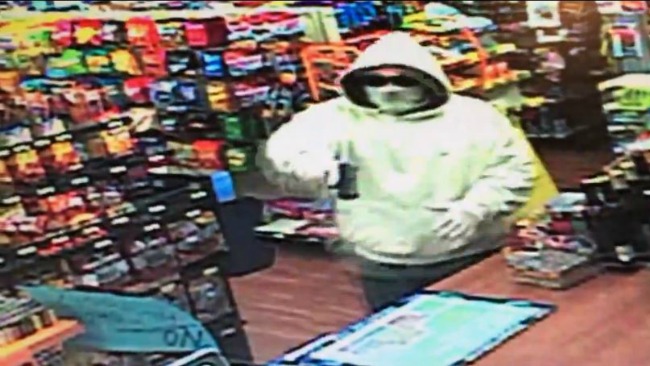 tlmd_tlmd_milford_robo_a_mano_armada_quick_mart_video_milford_police