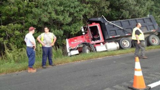 tlmd_waltham_dump_truck_choque_josh_brogadir_2