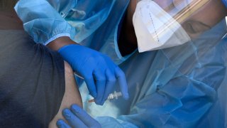 Vacuna contra el COVID-19 en Arizona: cuándo, cómo será su distribución
