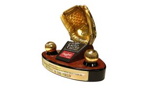 This years Gold Glove Awards features eight previous winners and 10 first-time winners of the award. The awards honors the best performance for each fielding position of that year in the MLB.