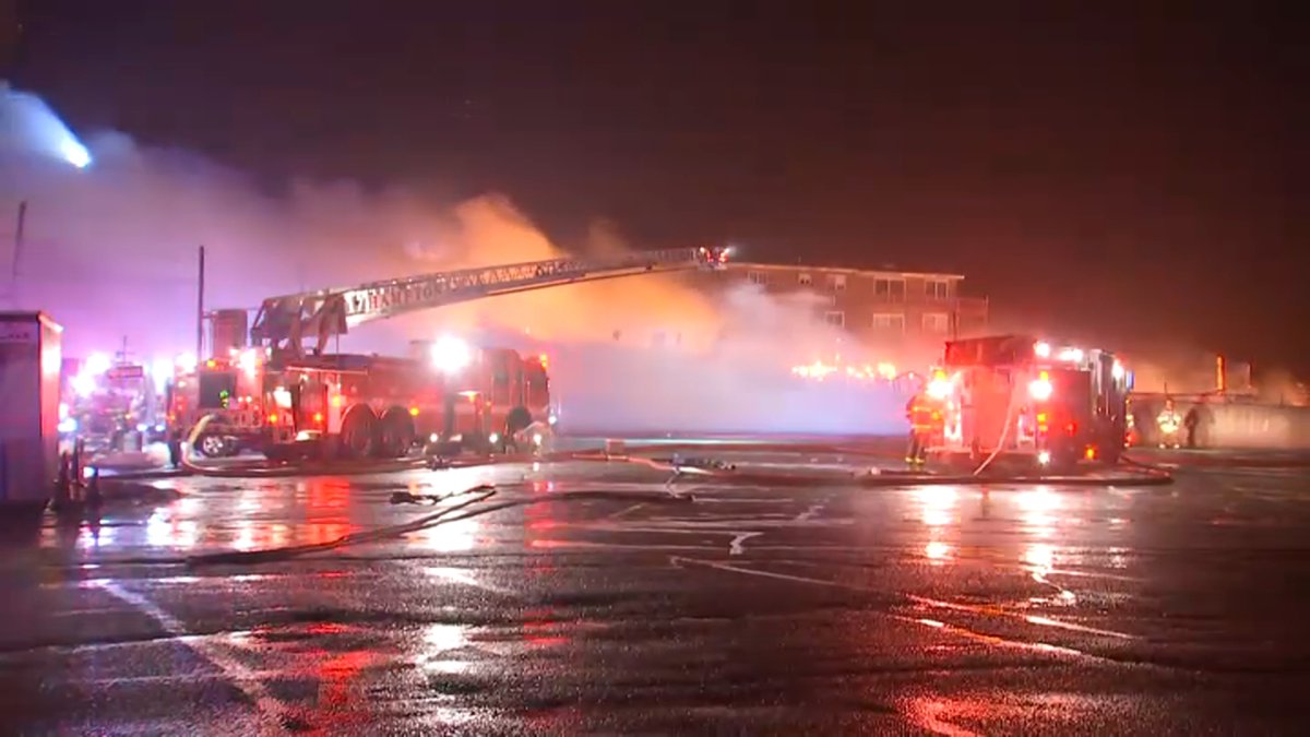 Incendio en Salisbury MA Motel Michael’s Oceanfront consumido en