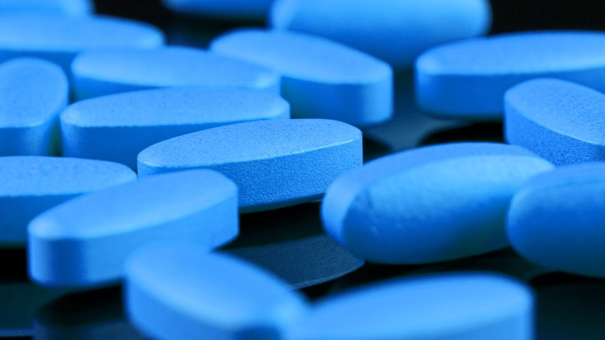 Los acusan de tráfico tras haber llegar a aeropuerto con 700 pastillas de Viagra y medicinas para disfunción eréctil
