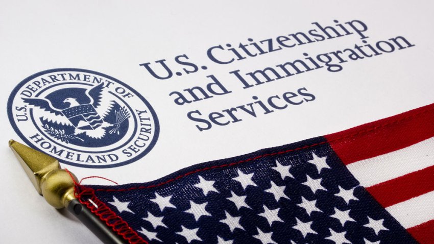 Servicios de inmigración: cuáles son las diferencias entre un abogado y un notario