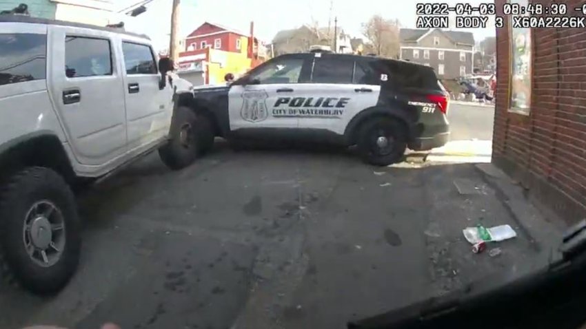 Video de cámara corporal muestra a patrulla policial embestida por auto en Connecticut
