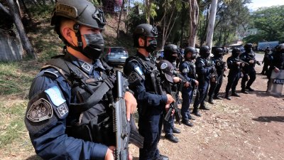 En video: realizan en Honduras un simulacro sobre la extradición del expresidente Hernández a EEUU