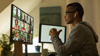 Las mejores condiciones para trabajar desde casa incluyen costos bajos, comodidad razonable y un alto nivel de seguridad.