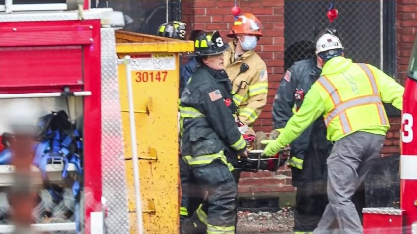 Rescatan a personas tras colapso de estructura en South Boston