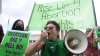 Marchan por el derecho al aborto en Boston tras fallo de la Corte Suprema