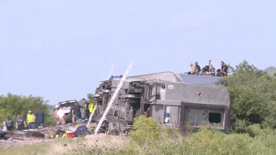 Al menos tres muertos tras descarrilarse un tren que iba de Los Ángeles a Chicago