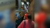 Pasajeros de la MBTA caminan por túnel luego que tren fuera deshabilitado