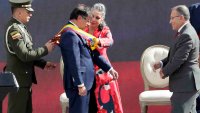 Colombia: Petro ordena como primer acto de su gobierno que saquen la espada de Bolívar
