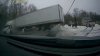Dramático video: camión se resbala en hielo negro en Maine y por poco ocasiona tragedia