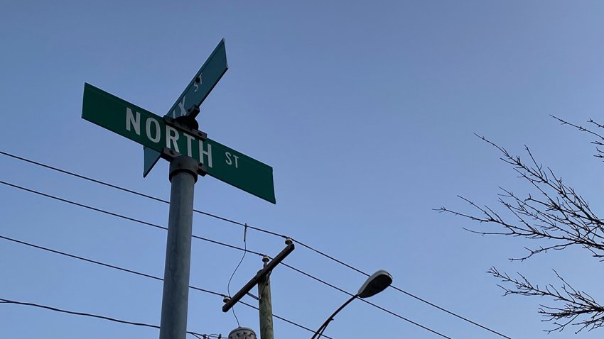 Street sign for North Street in Hamden