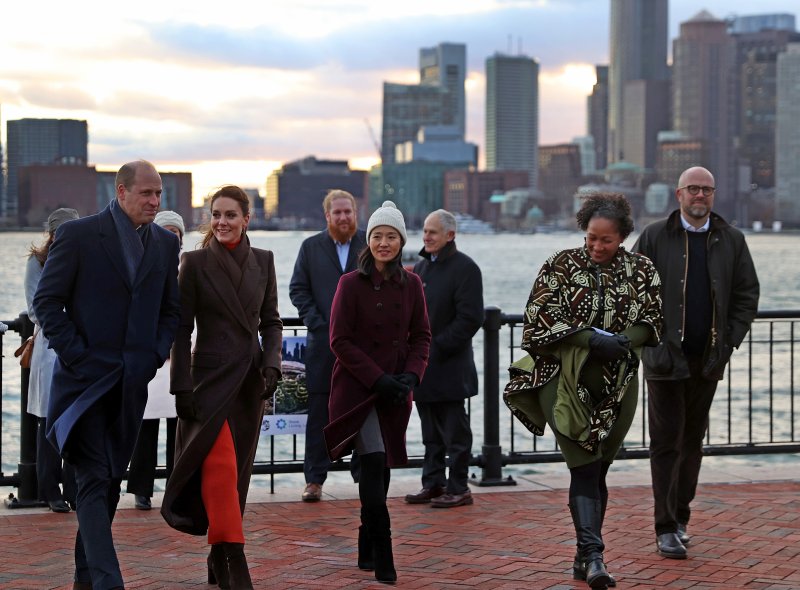 FOTOS: William y Kate realizan visita real en Boston