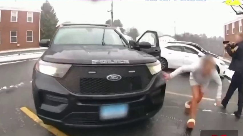 Hombre acusado de robar dos autos y estrellar patrulla policial contra restaurante en CT