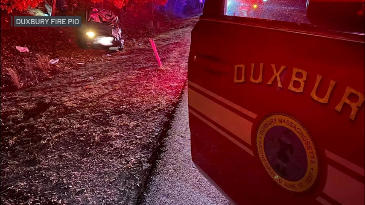 Duxbury, MA Conductor sale expulsado de auto en accidente Telemundo