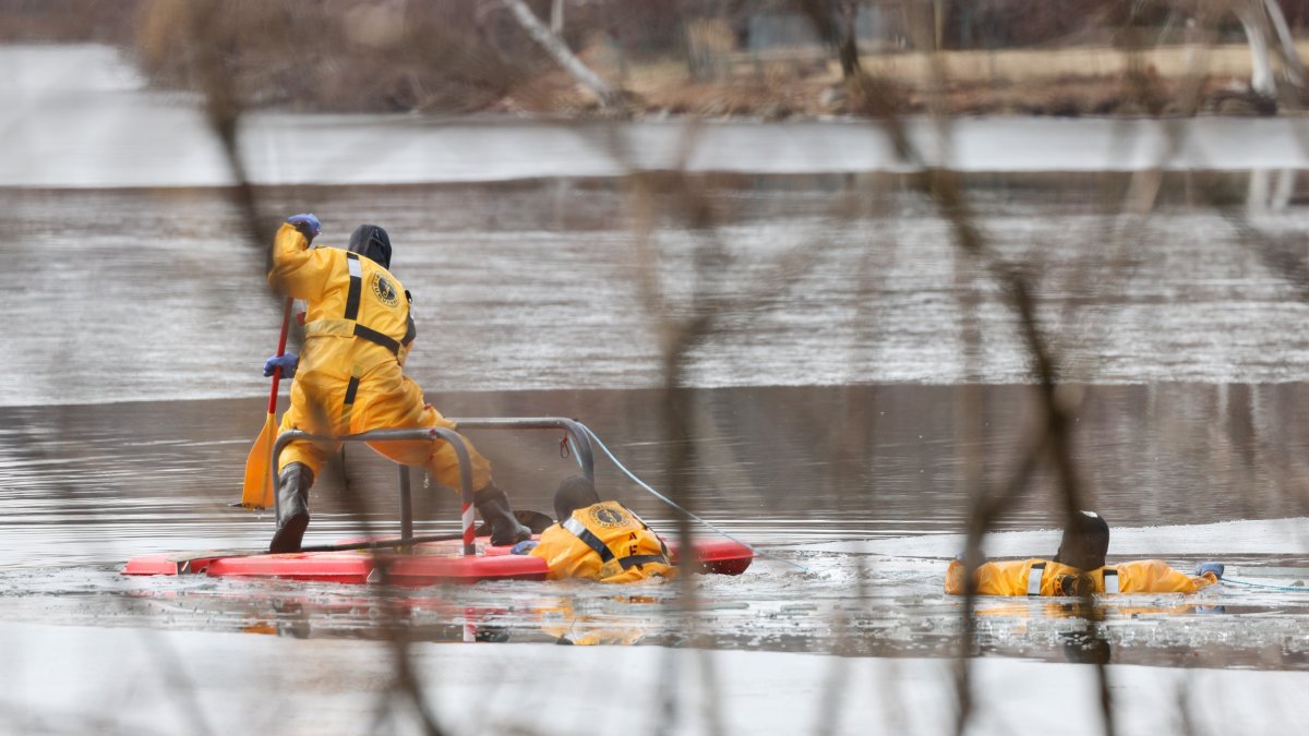 Equipo de rescate realiza bÃºsqueda en Spy Pond en Arlington - Telemundo Nueva Inglaterra