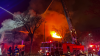 Voraz incendio consume edificio en Lawrence