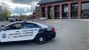 Un muerto y dos heridos tras choque de auto contra cerca, árboles y una van en Hartford: policía
