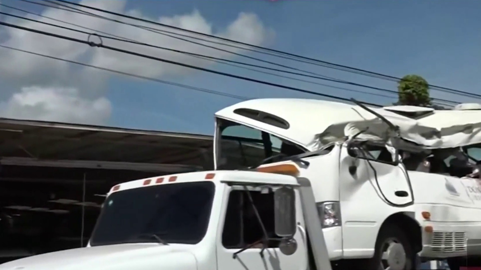 Accidente de bus escolar deja dos niñas muertas y múltiples heridos en  República Dominicana