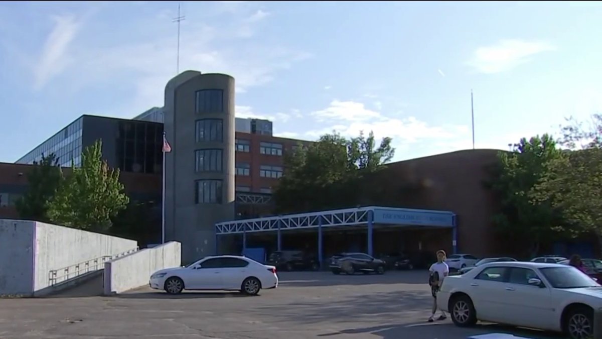 Shelby Hewitt Mujer se hizo pasar por estudiante en Boston Telemundo