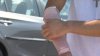 Joven hispano salva la vida de niño encerrado en auto bajo calor extremo en Bridgeport