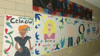 Escuela de Worcester celebra mes de la herencia hispana