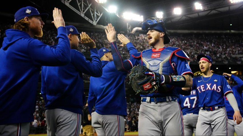 Los Rangers ganan el Juego 3 de la Serie Mundial y ponen la serie 2-1 ante Arizona