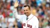 “Todos lo amábamos”: compañeros de equipo y fanáticos recuerdan al legendario lanzador de los Red Sox, Tim Wakefield