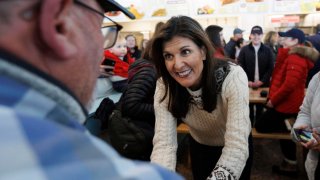 Nikki Haley, tras el retiro de DeSantis: "Solo quedamos un hombre y una mujer"